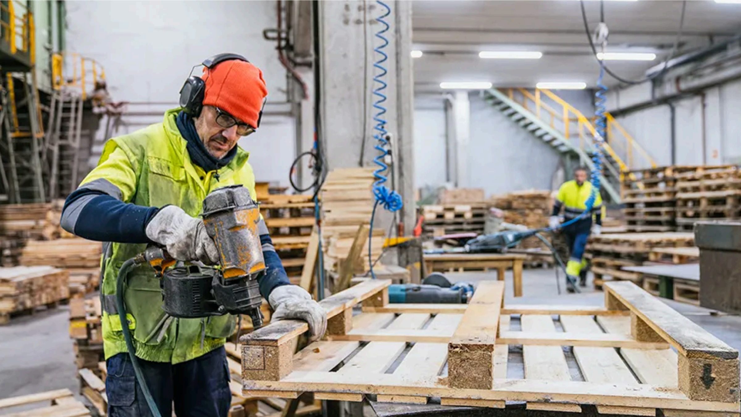 Taller de reparación de pallets y bins de madera Coopera Pro